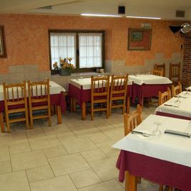 Asador El Cerco mesas de restaurante
